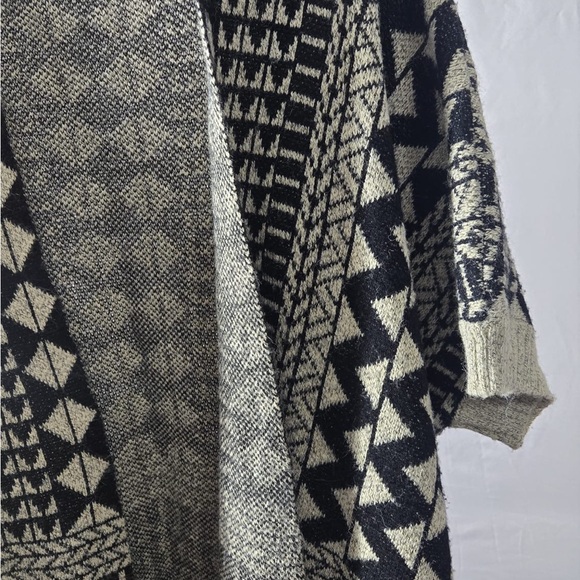 Boho Western Open-Front Tribal Pattern Fringe Sweater - Black & Cream - Picture 5 of 13